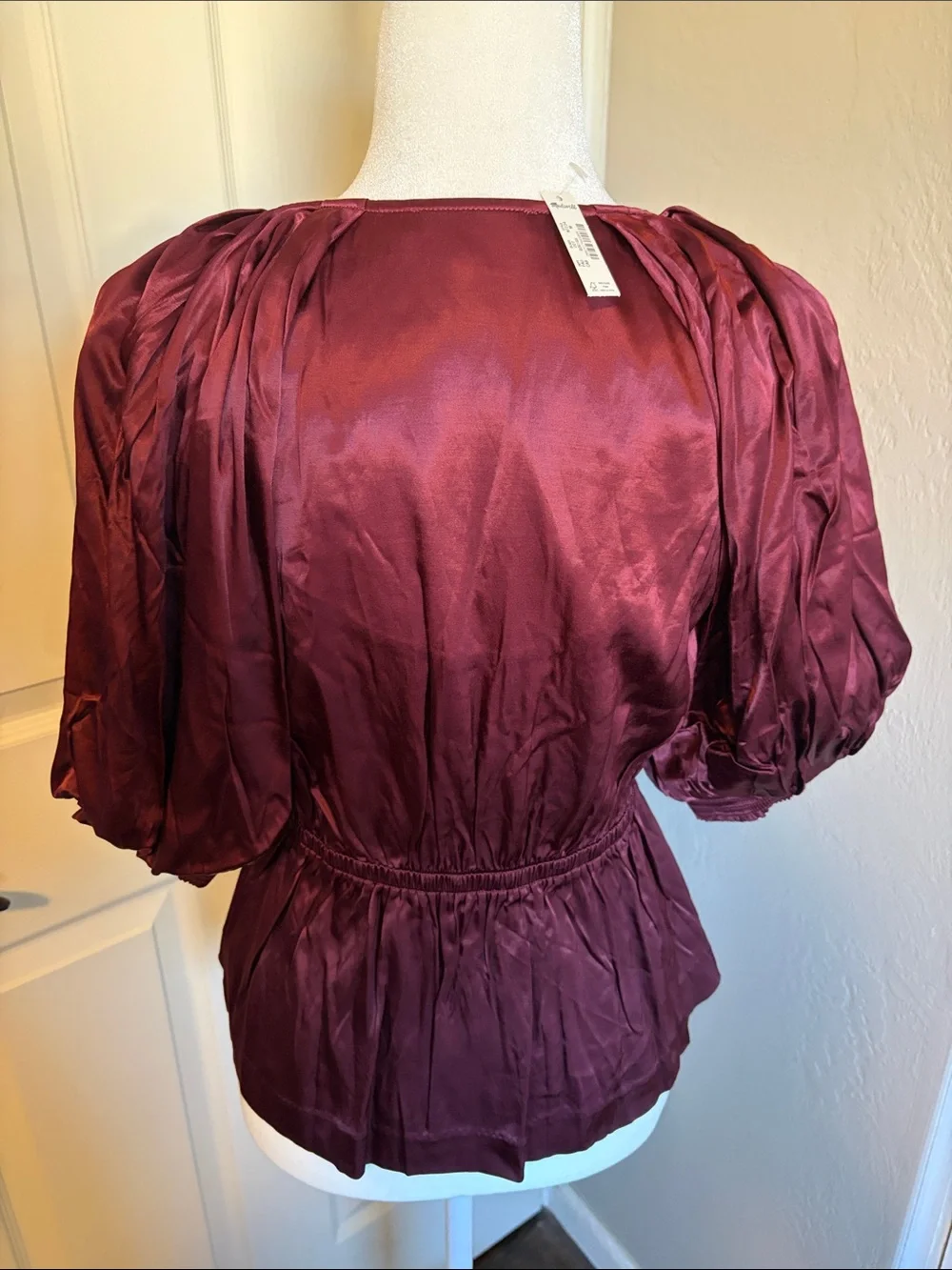Madewell Shirred Puff sleeve Satin V-Neck Peplum Top in Wine